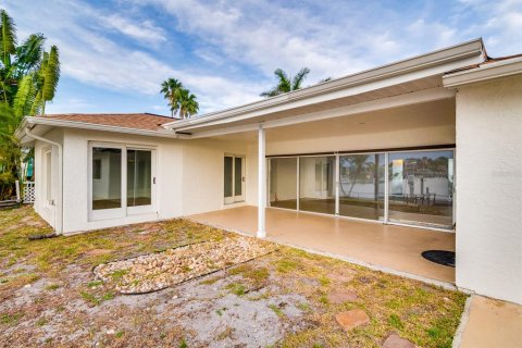 House in Apollo Beach, Florida 3 bedrooms, 202.53 sq.m. № 1681100 - photo 30