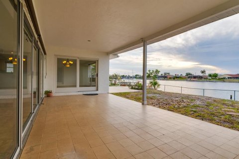 House in Apollo Beach, Florida 3 bedrooms, 202.53 sq.m. № 1681100 - photo 27