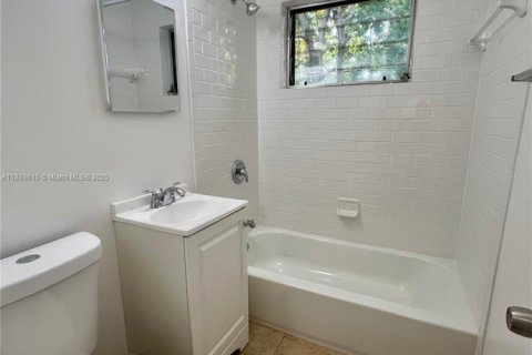 Снять в аренду квартиру в Майами, Флорида 1 спальня, 54.35м2, № 1942438 - фото 8