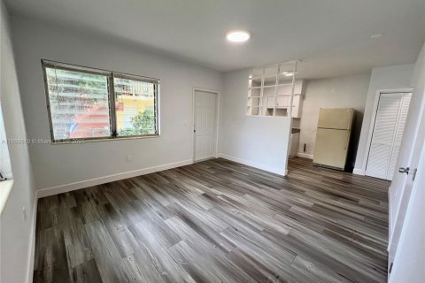 Снять в аренду квартиру в Майами, Флорида 1 спальня, 54.35м2, № 1942438 - фото 3