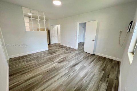 Снять в аренду квартиру в Майами, Флорида 1 спальня, 54.35м2, № 1942438 - фото 4