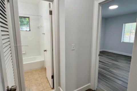 Снять в аренду квартиру в Майами, Флорида 1 спальня, 54.35м2, № 1942438 - фото 9