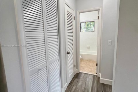 Снять в аренду квартиру в Майами, Флорида 1 спальня, 54.35м2, № 1942438 - фото 7