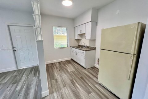 Снять в аренду квартиру в Майами, Флорида 1 спальня, 54.35м2, № 1942438 - фото 5