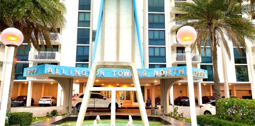 Кондоминиум с 2 спальнями в Холливуд, Флорида № 1958468