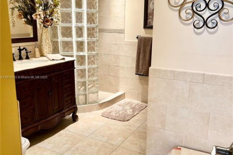 Купить кондоминиум в Холливуд, Флорида 2 спальни, 116.5м2, № 1958468 - фото 25