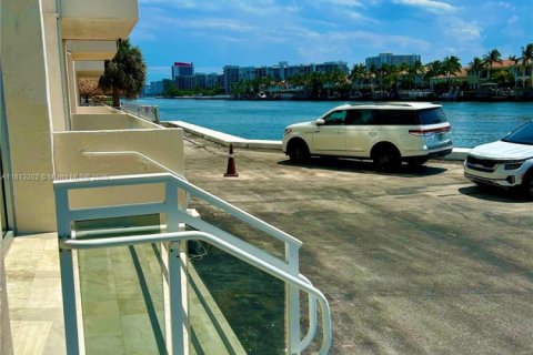 Купить кондоминиум в Холливуд, Флорида 2 спальни, 116.5м2, № 1958468 - фото 4