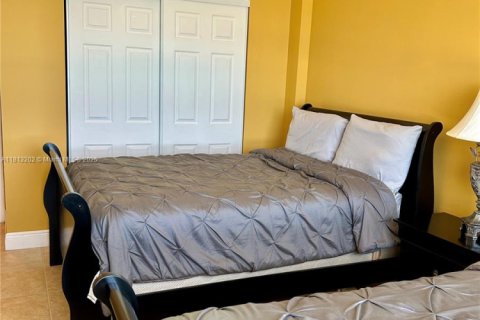 Купить кондоминиум в Холливуд, Флорида 2 спальни, 116.5м2, № 1958468 - фото 28