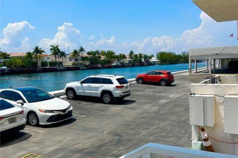 Купить кондоминиум в Холливуд, Флорида 2 спальни, 116.5м2, № 1958468 - фото 5