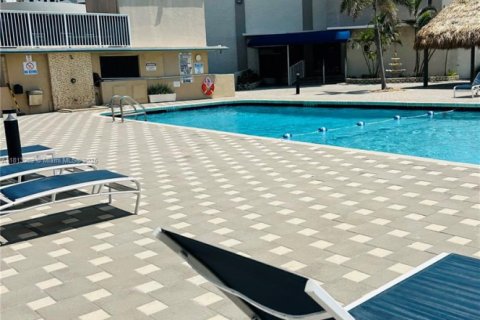 Купить кондоминиум в Холливуд, Флорида 2 спальни, 116.5м2, № 1958468 - фото 6