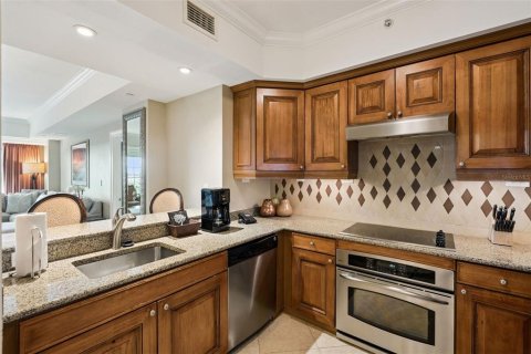 Condo in Kissimmee, Florida, 2 bedrooms № 2384219 - photo 6