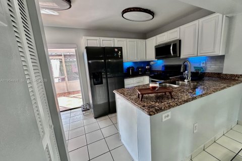 Купить кондоминиум в Майами, Флорида 2 спальни, 97.55м2, № 2011050 - фото 7