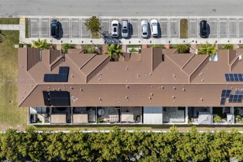Townhouse in Hialeah, Florida 3 bedrooms, 123.75 sq.m. № 1944108 - photo 27