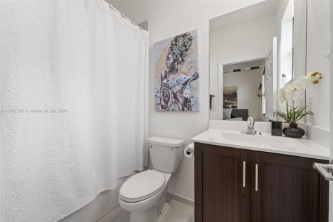 Townhouse in Hialeah, Florida 3 bedrooms, 123.75 sq.m. № 1944108 - photo 16