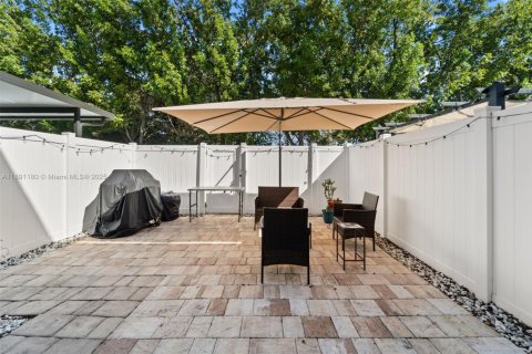 Townhouse in Hialeah, Florida 3 bedrooms, 123.75 sq.m. № 1944108 - photo 19