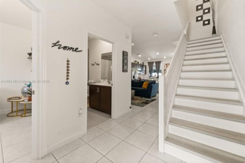 Townhouse in Hialeah, Florida 3 bedrooms, 123.75 sq.m. № 1944108 - photo 7