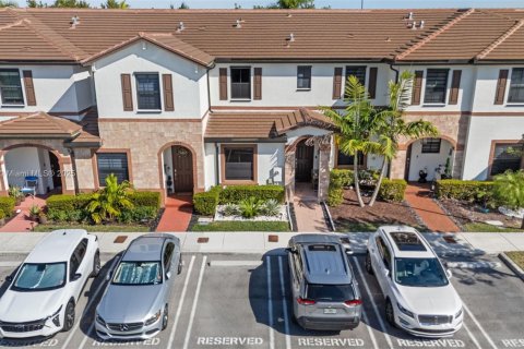 Townhouse in Hialeah, Florida 3 bedrooms, 123.75 sq.m. № 1944108 - photo 21