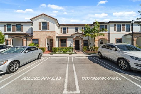 Townhouse in Hialeah, Florida 3 bedrooms, 123.75 sq.m. № 1944108 - photo 20
