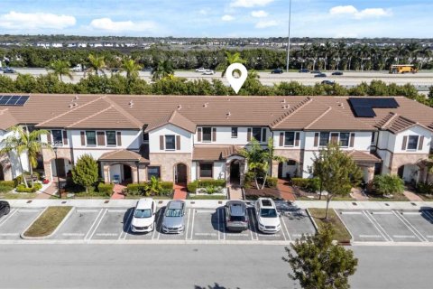 Townhouse in Hialeah, Florida 3 bedrooms, 123.75 sq.m. № 1944108 - photo 28