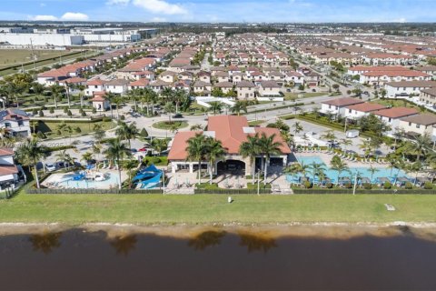 Townhouse in Hialeah, Florida 3 bedrooms, 123.75 sq.m. № 1944108 - photo 30