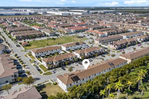 Townhouse in Hialeah, Florida 3 bedrooms, 123.75 sq.m. № 1944108 - photo 29
