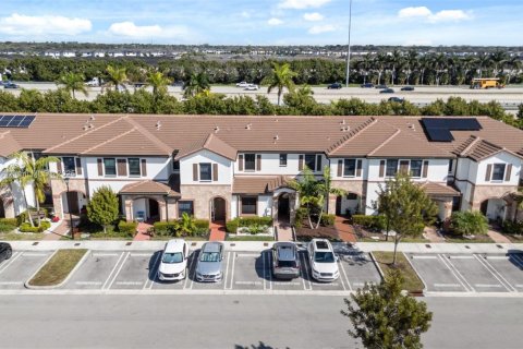 Townhouse in Hialeah, Florida 3 bedrooms, 123.75 sq.m. № 1944108 - photo 26