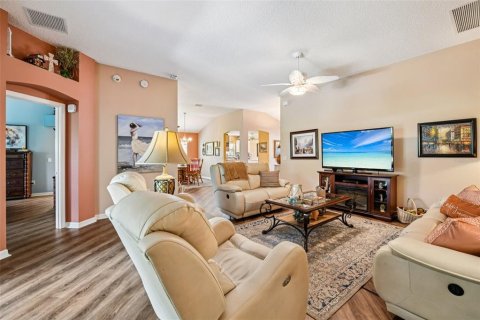 House in The Villages, Florida 3 bedrooms, 191.1 sq.m. № 1847850 - photo 7