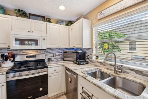 House in The Villages, Florida 3 bedrooms, 191.1 sq.m. № 1847850 - photo 18