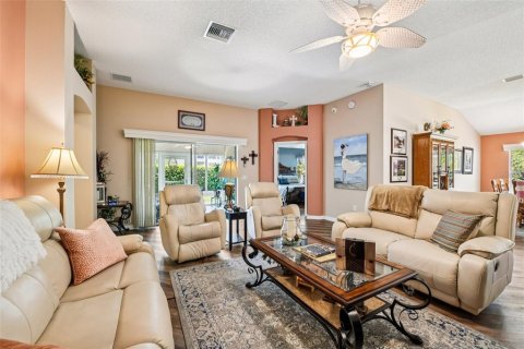 House in The Villages, Florida 3 bedrooms, 191.1 sq.m. № 1847850 - photo 9