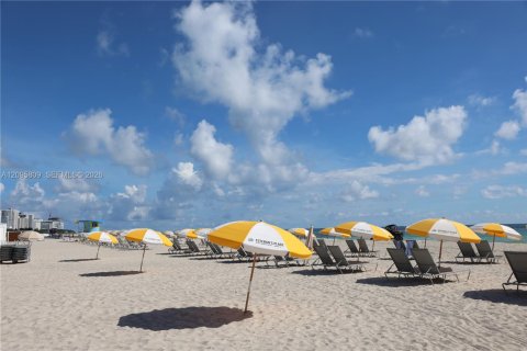 Copropriété à vendre à Miami Beach, Floride: 2 chambres, 101.08 m2 № 2417651 - photo 26