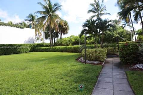 Copropriété à vendre à Miami Beach, Floride: 2 chambres, 101.08 m2 № 2417651 - photo 28