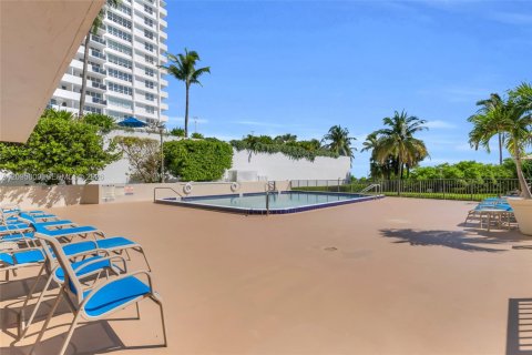 Copropriété à vendre à Miami Beach, Floride: 2 chambres, 101.08 m2 № 2417651 - photo 9