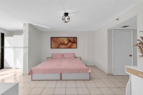 Copropriété à vendre à Miami Beach, Floride: 2 chambres, 101.08 m2 № 2417651 - photo 18