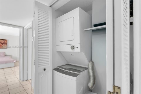 Copropriété à vendre à Miami Beach, Floride: 2 chambres, 101.08 m2 № 2417651 - photo 5