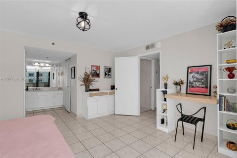 Copropriété à vendre à Miami Beach, Floride: 2 chambres, 101.08 m2 № 2417651 - photo 20