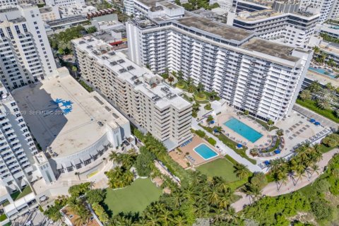Copropriété à vendre à Miami Beach, Floride: 2 chambres, 101.08 m2 № 2417651 - photo 29