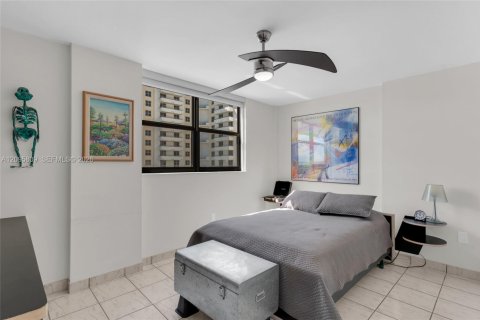 Copropriété à vendre à Miami Beach, Floride: 2 chambres, 101.08 m2 № 2417651 - photo 22