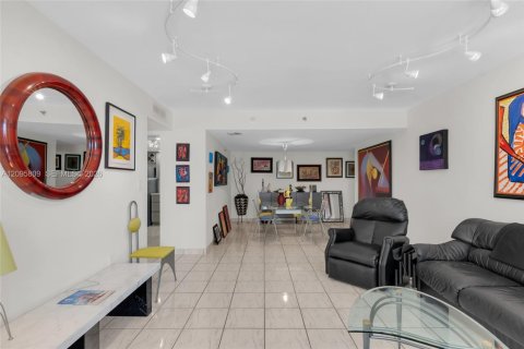Copropriété à vendre à Miami Beach, Floride: 2 chambres, 101.08 m2 № 2417651 - photo 13