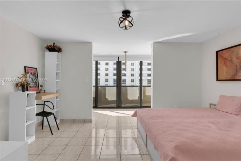 Copropriété à vendre à Miami Beach, Floride: 2 chambres, 101.08 m2 № 2417651 - photo 21