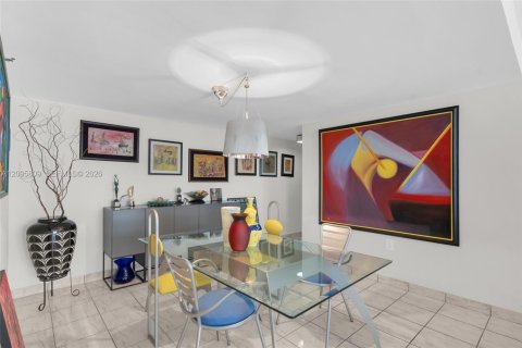 Copropriété à vendre à Miami Beach, Floride: 2 chambres, 101.08 m2 № 2417651 - photo 3