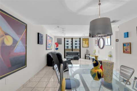 Copropriété à vendre à Miami Beach, Floride: 2 chambres, 101.08 m2 № 2417651 - photo 2