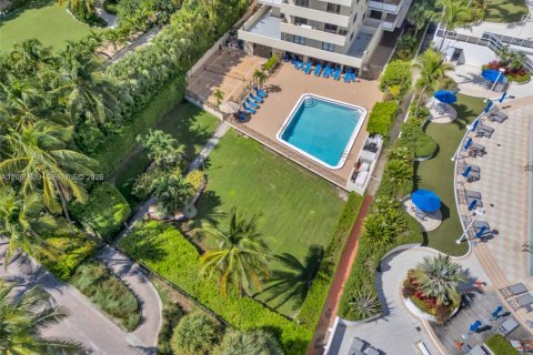 Copropriété à vendre à Miami Beach, Floride: 2 chambres, 101.08 m2 № 2417651 - photo 30
