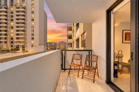 Copropriété à vendre à Miami Beach, Floride: 2 chambres, 101.08 m2 № 2417651 - photo 4