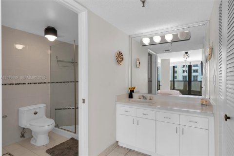 Copropriété à vendre à Miami Beach, Floride: 2 chambres, 101.08 m2 № 2417651 - photo 19