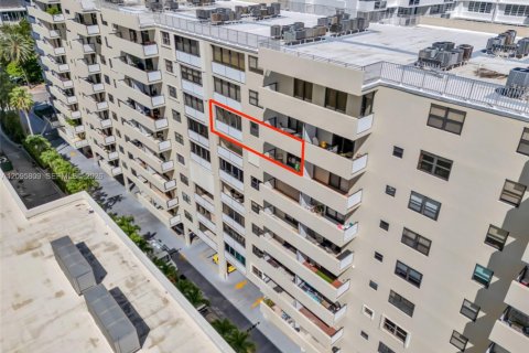 Copropriété à vendre à Miami Beach, Floride: 2 chambres, 101.08 m2 № 2417651 - photo 24