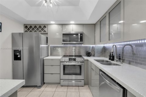 Copropriété à vendre à Miami Beach, Floride: 2 chambres, 101.08 m2 № 2417651 - photo 15