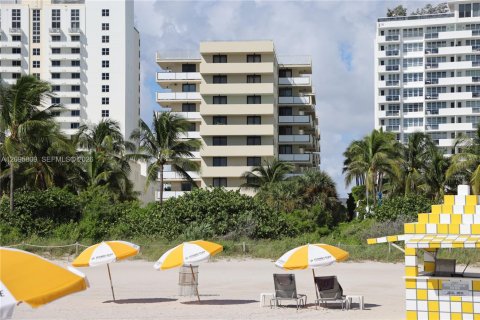 Copropriété à vendre à Miami Beach, Floride: 2 chambres, 101.08 m2 № 2417651 - photo 25