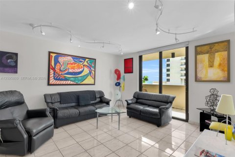 Copropriété à vendre à Miami Beach, Floride: 2 chambres, 101.08 m2 № 2417651 - photo 12
