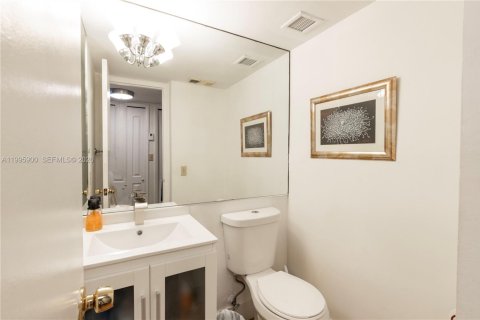 Condo in Miami, Florida, 1 bedroom  № 2064471 - photo 14