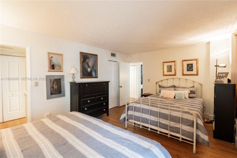 Condo in Miami, Florida, 1 bedroom  № 2064471 - photo 11